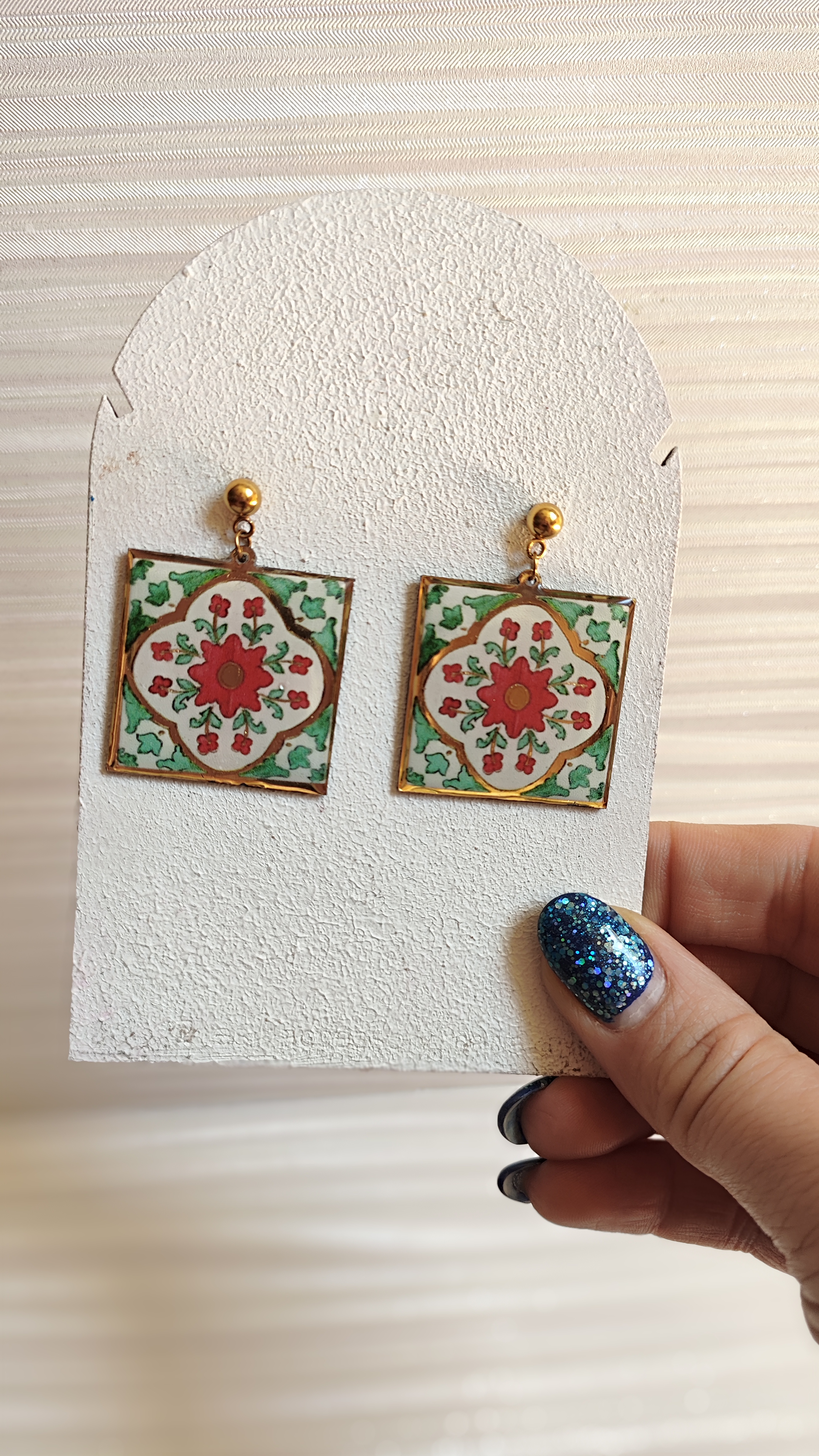گوشواره دستساز رزینی طرح کاشی سنتی